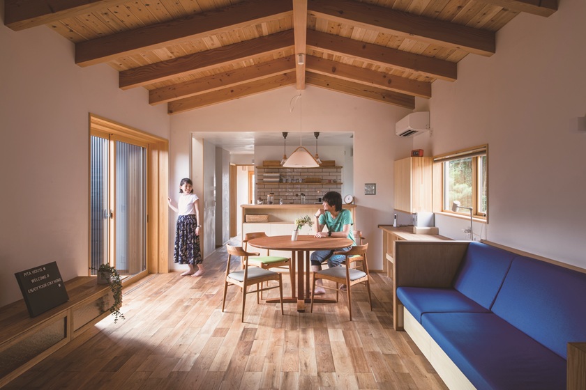 三つの庭、細長い敷地を上手に活かす・・・ 画像