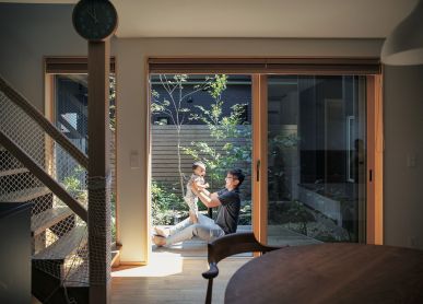 中庭を囲む木の家 アイキャッチ画像