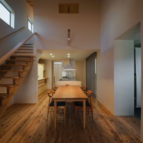 小さな大屋根の家