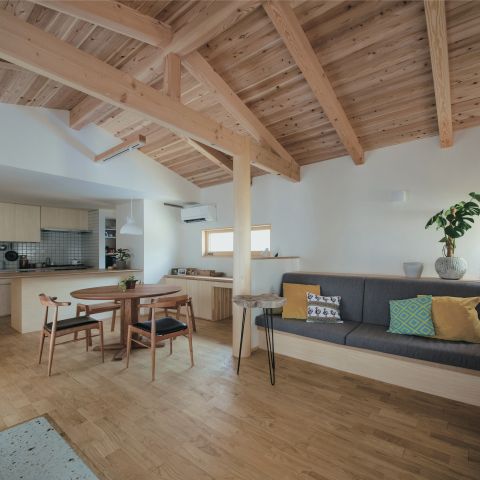 煙突のある小さな平屋