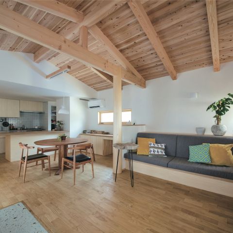 煙突のある小さな平屋