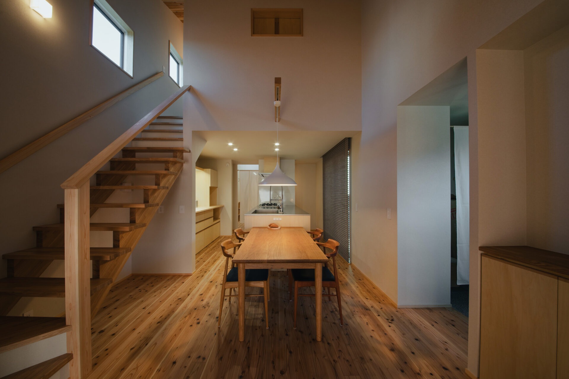 小さな大屋根の家